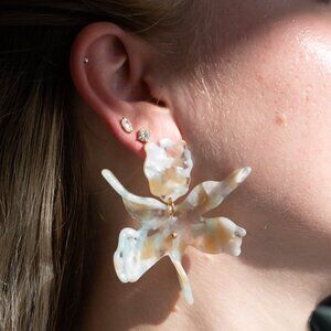 NWT - Flora Acrylic Earrings in Glacier White